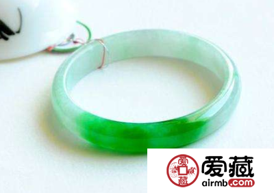 翡翠手镯应该如何保养会更好