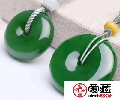 翡翠在颜色决定价值大小