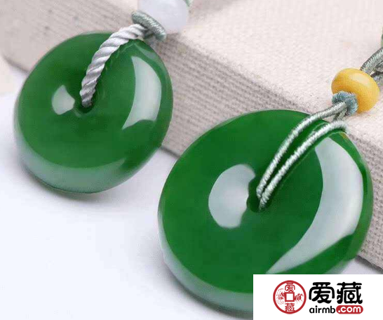 翡翠在顏色決定價值大小