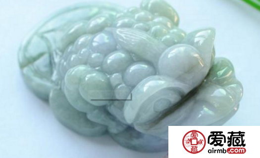 翡翠玉石雕刻金蟾有什么好寓意