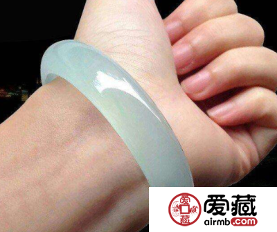 为什么说女人一定要有一只玉手镯 原来还有这种说法