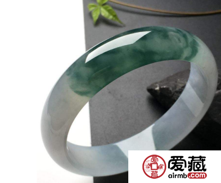翡翠镯子的价格是根据什么去定价的