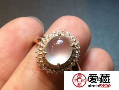 高冰翡翠价格如何 和冰种翡翠相比哪个更贵