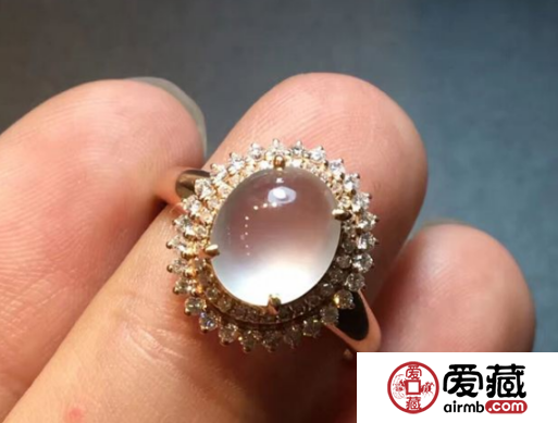 高冰翡翠價(jià)格如何 和冰種翡翠相比哪個(gè)更貴