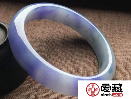 評定極品翡翠手鐲的標(biāo)準(zhǔn)是什么