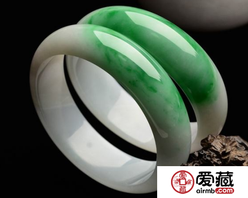 如何選購適合你的翡翠鐲子 記住這幾個(gè)要點(diǎn)