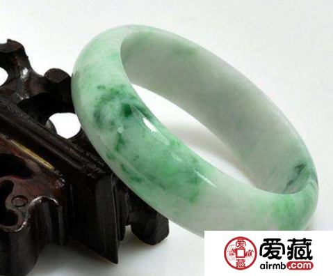 翡翠質(zhì)地怎么看 如何分辨翡翠質(zhì)地優(yōu)劣