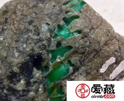 如何挑选翡翠原料 挑选要注意什么