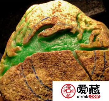 翡翠原石是怎么形成的 要具备哪些条件