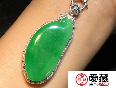 翡翠體為什么會(huì)變 如何防止翡翠變化