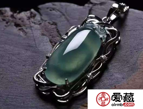 該怎樣去選購藍水翡翠 看這三點準沒錯