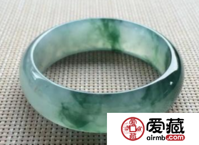 翡翠和玛瑙哪个更好 你需要知道这些
