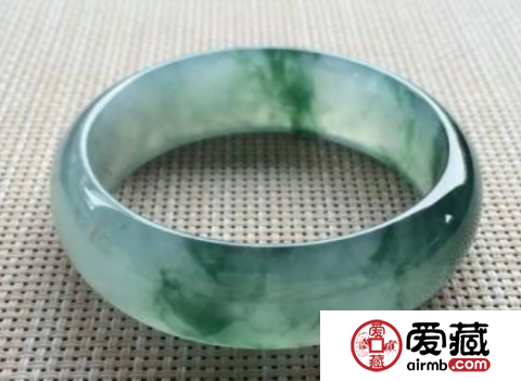 翡翠和玛瑙哪个更好 你需要知道这些