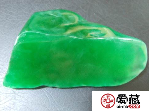注意啦！買翡翠原料時應注意這八個問題