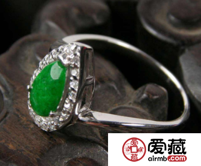 冰糯种翡翠戒指的价格为何变化幅度那么大
