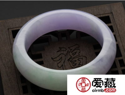 翡翠手镯价格差距很大的原因是什么
