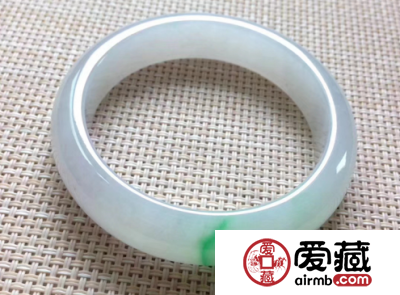 如何区分翡翠玻璃种，冰种，糯种 教你简单的一招