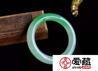 选购糯冰翡翠手镯需要注意哪几个要点