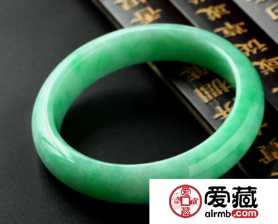 种翡翠价格贵不贵 哪些方面决定其价格