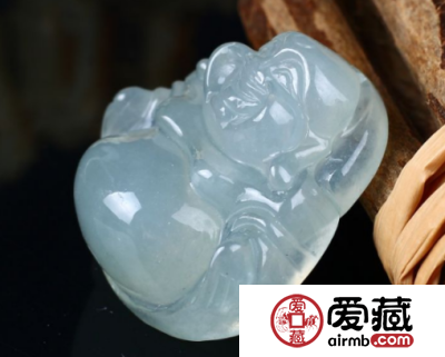糯种翡翠手镯属于什么档次的 它的价格如何