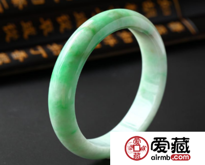 佩戴翡翠饰品有什么好处功效