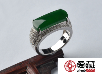 佩戴翡翠有哪些養(yǎng)生功效 看完你就明白了