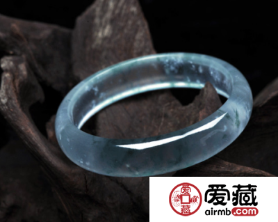 日常佩戴翡翠手镯有何禁忌 需要注意些什么