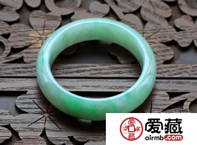 如何保养缅甸翡翠手镯 你想知道的都在这里