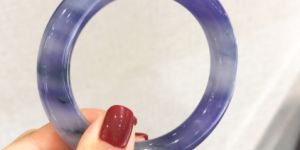如何觀察翡翠手鐲裂紋 這種方法是不科學的