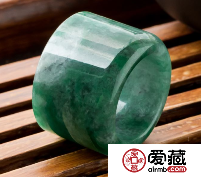 如何区别翡翠的种老与新 “四看”便能分清