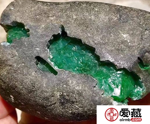 如何辨别翡翠原石内部质量的优劣 如何辨别翡翠原石内部质量的优劣