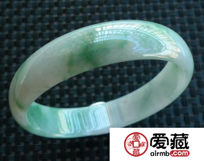怎么选购冰糯种翡翠手镯 从哪些方面去挑选