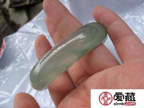 翡翠手鐲哪種好 怎么選購翡翠手鐲