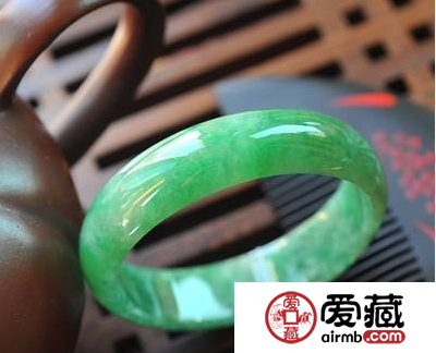 如何选购翡翠手镯 挑选翡翠手镯五大诀窍