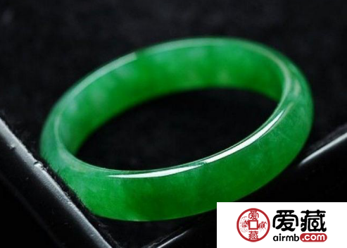 如何選購理想的翡翠手鐲 買翡翠手鐲必備技巧