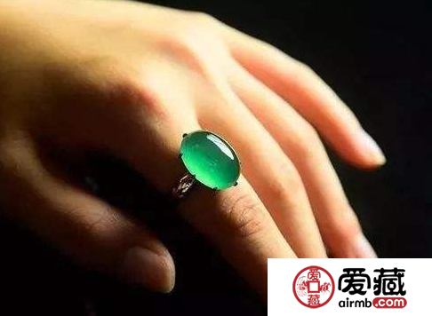 如何正确鉴赏翡翠戒面 看这五点准没错