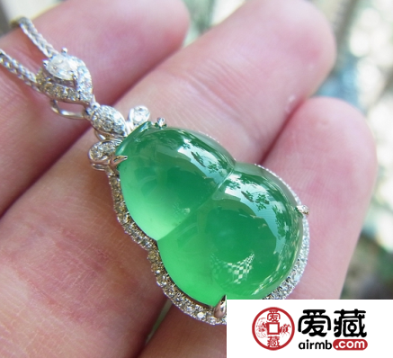 玻璃种翡翠是怎样形成的 有什么品质特征