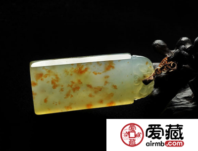 为什么那么多人戴翡翠无事牌 有什么寓意魅力吗