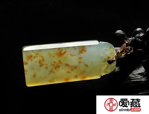 為什么那么多人戴翡翠無事牌 有什么寓意魅力嗎