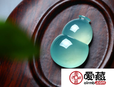 什么是冰种翡翠 冰种翡翠挂件价格如何