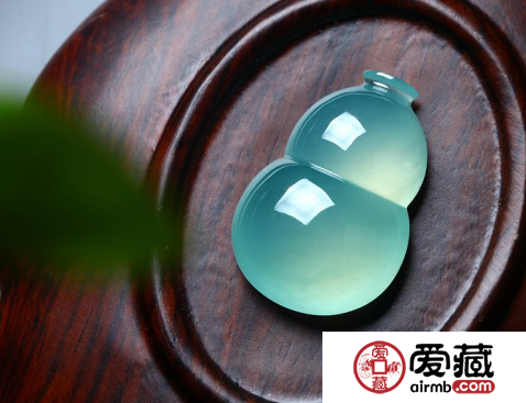 什么是冰种翡翠 冰种翡翠挂件价格如何
