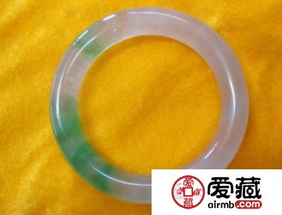 什么是冰种翡翠 冰种翡翠挂件价格如何