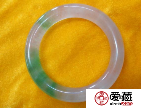 什么是冰种翡翠 冰种翡翠挂件价格如何