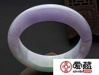如何鉴别春带彩翡翠手镯 六步教你鉴定