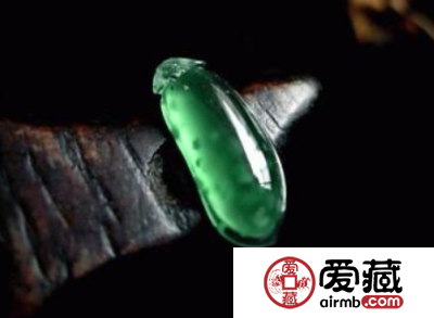 龙石种翡翠有什么特点 龙石种翡翠价格贵吗