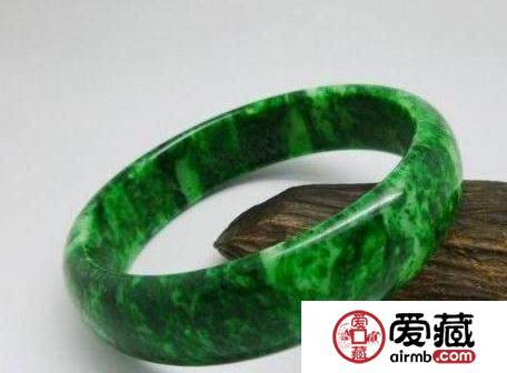 铁龙生翡翠是干青吗 什么是铁龙生翡翠