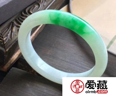 水沫子是翡翠吗 怎么区分水沫子和翡翠