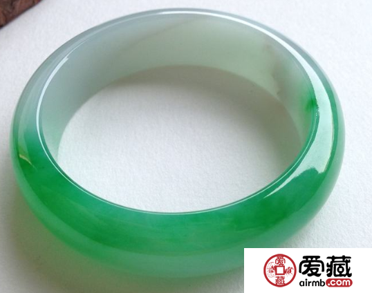 如何挑选翡翠手镯 四大口诀教你挑选翡翠