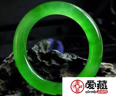 送妈妈什么翡翠礼品最好 这几样最吉祥