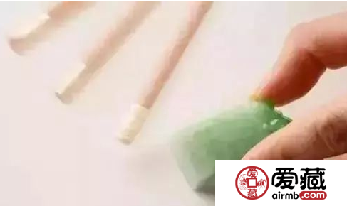 翡翠鑒定常見的錯(cuò)誤方法 千萬不要這樣鑒定翡翠